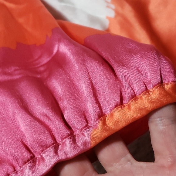 BCBG Maxazaria silk blouse size XS new without tag - Picture 2 of 4